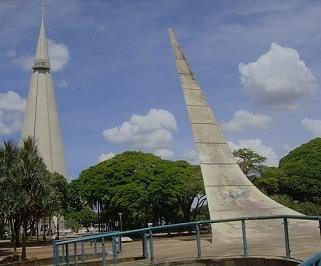 ônibus saindo da Rodoviária de Londrina para Maringá