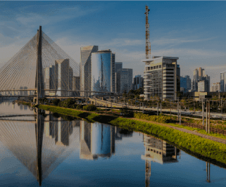 ônibus saindo da Rodoviária de Londrina para São Paulo